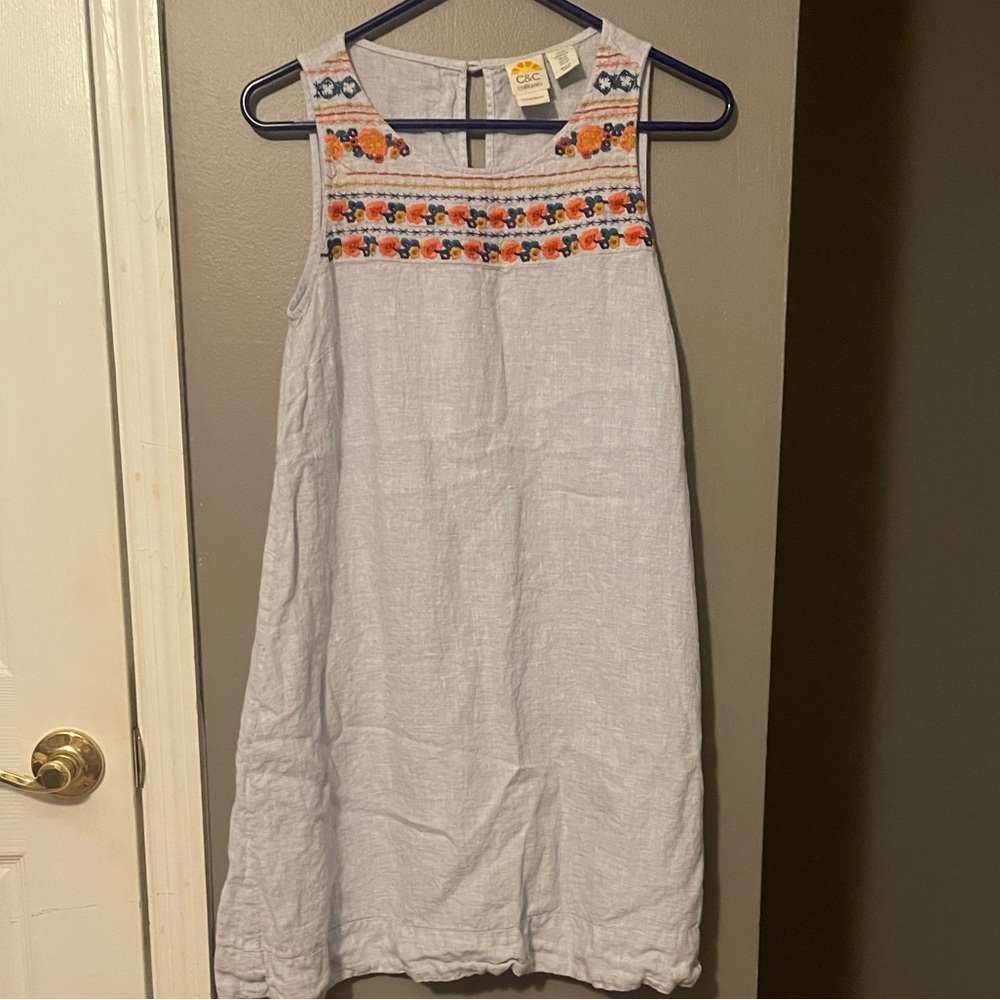 169 C&C California Light Gray Dress with Colorful Embroidery - Picture 2 of 3